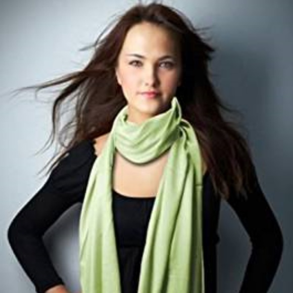 Large 27" x 70" Soft Lime Pashmina Scarf Wrap NEW - Picture 2 of 2